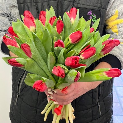Букет красных тюльпанов на 8 марта с доставкой в Пензе