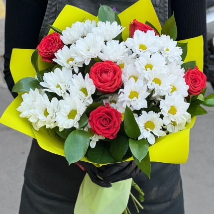 Букет с розами и хризантемами "Волшебство" - заказ с достакой с доставкой в Пензе